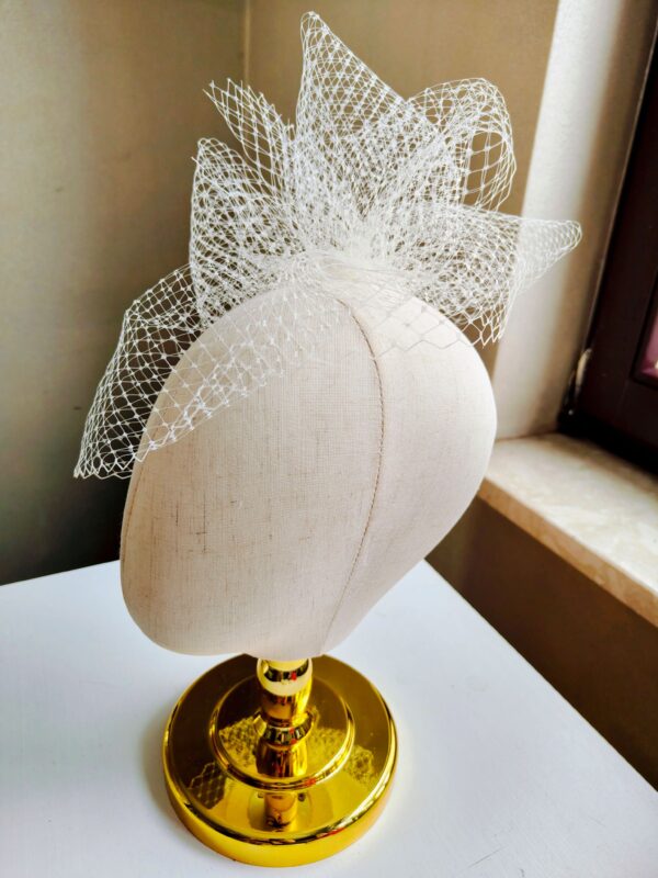 ivory asymetryczna woalka ślubna Przestrzenna woalka ślubna Bella