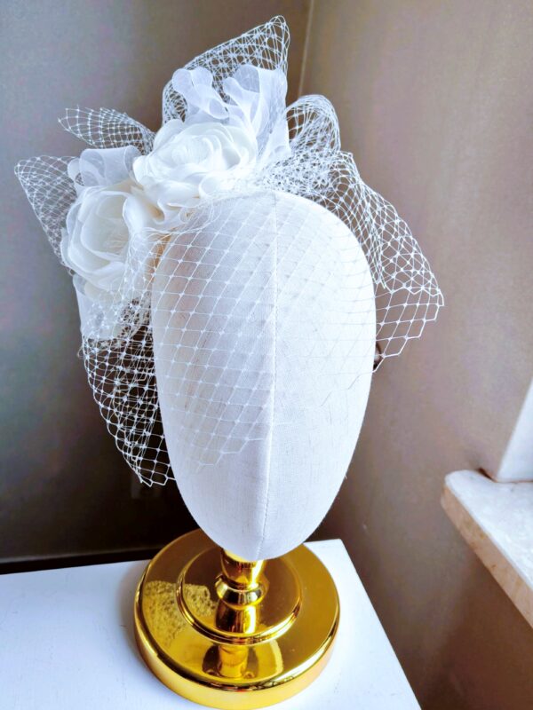 Przestrzenna woalka ślubna z tiulowymi kwiatami Olivia