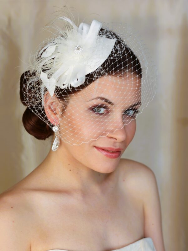 toczek ślubny w kształcie łezki z woalką