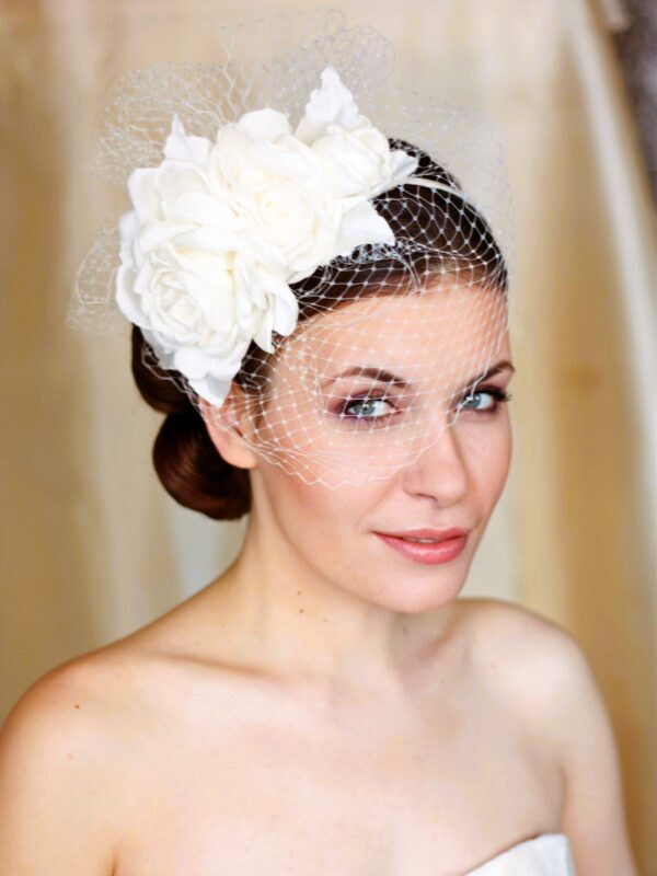 Woalka ślubna z kwiatami ivory Brit
