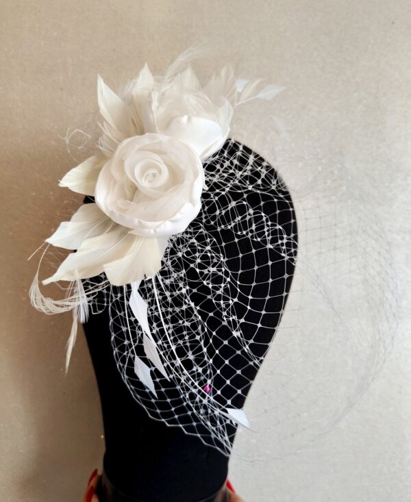 Ivory woalka ślubna z kwiatami do włosów Stella