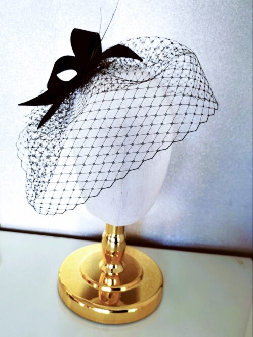 Żałobna czarna woalka z zawijasem