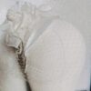 Ivory toczek ślubny z woalką i kwiatami Vesna