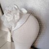 Ivory toczek ślubny z woalką i kwiatami Vesna